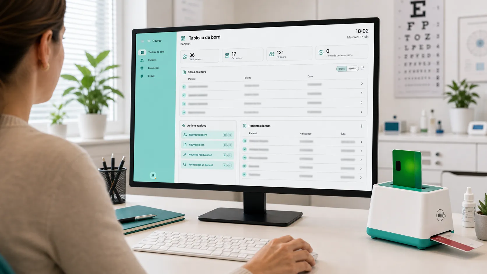 Cabinet d'orthoptie avec Ocureo ouvert sur le tableau de bord et un lecteur Carte Vitale